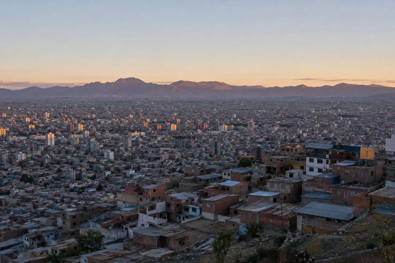 Amanece sobre la ciudad.